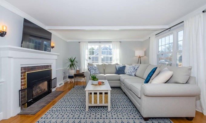 West Dennis House | The Whale's Tail Cottage- A Retreat With Charm and Comfort to Spare! RPAM016