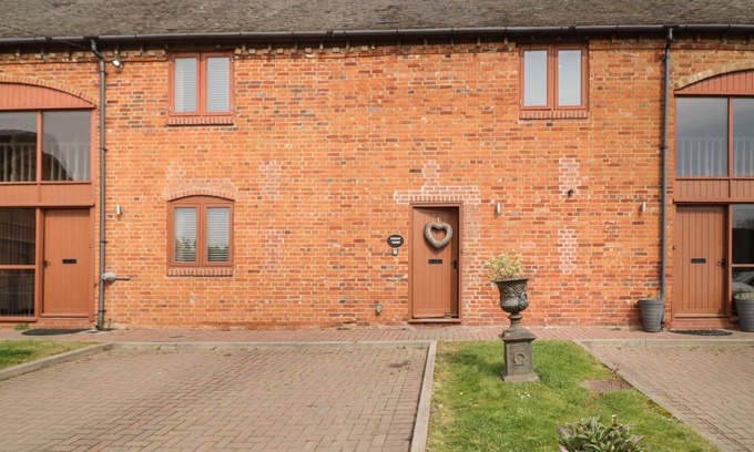 Weston Upon Avon Cottage | THE WHEAT HOUSE, pet friendly, with a garden in Welford-On-Avon