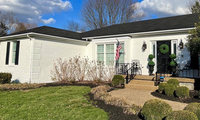 Nicholasville House | The “White House” in the Bluegrass