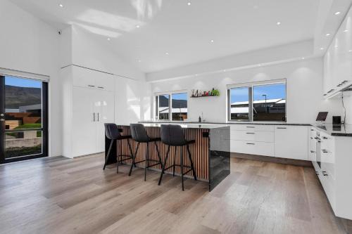 Mosfellsbaer Apartment | The White House