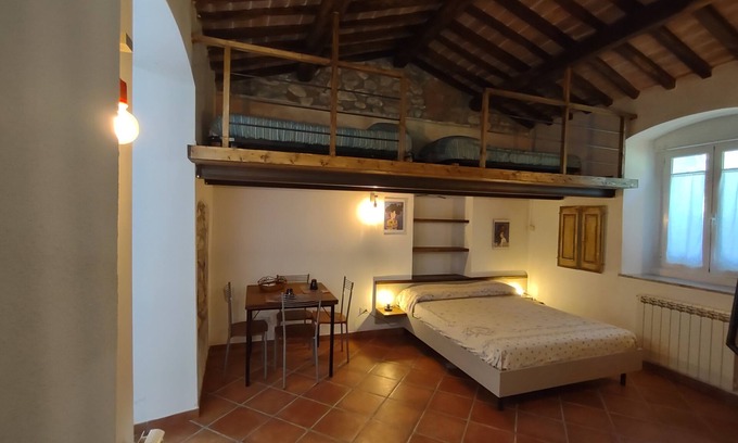 Ortonovo House | The White Willow vacation home surrounded by greenery