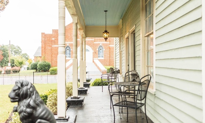 Anderson House | The Wilhite House- Downtown | 3 Bed, 4 Bath
