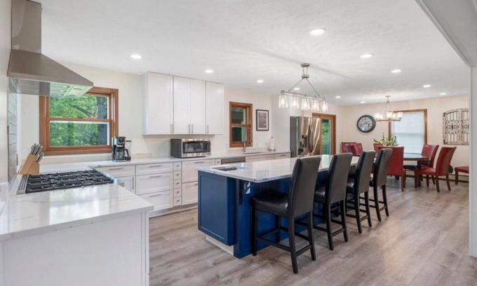 Charlevoix House | The Willow House - 3 bedroom home near Castle Farms - Events welcome!