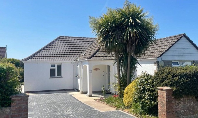 South Molton House | The Willows - Two Bedroom House, Sleeps 4