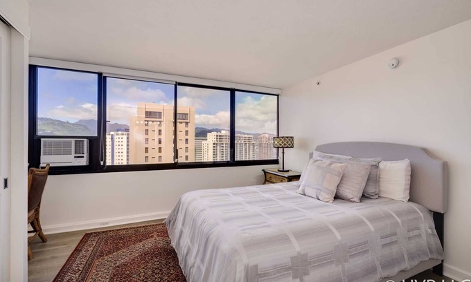 Waikiki Condo | The Windsor 3802 Luxury 2 Br/2 Ba Ocean View/Diamond head/City lights