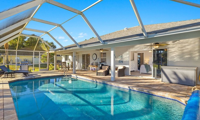 Joel House | The Windy Palm: Tropical Oasis w 2 Kings/2 Single