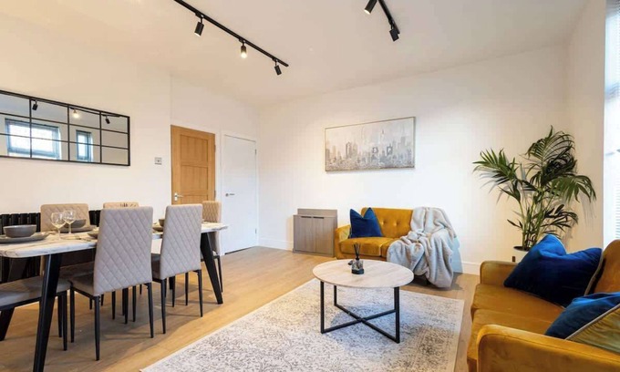 Withington Condo | The Withington 3Bed & 2Bath Close To Christies