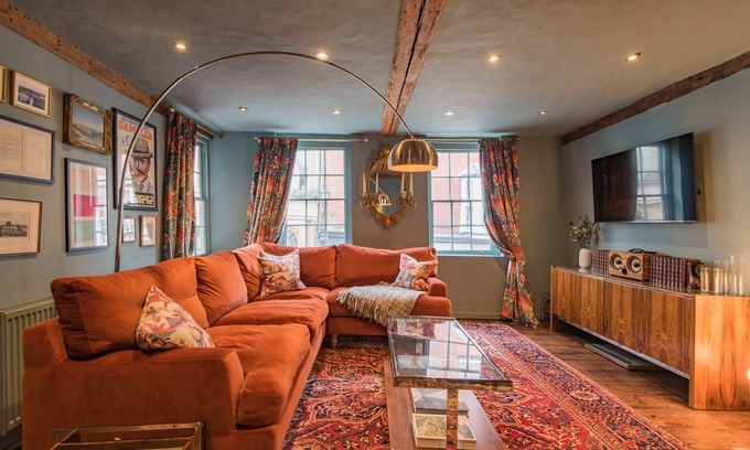 Rochester Cottage | The Wonky House - a holiday let that sleeps 8 guests in 4 bedrooms