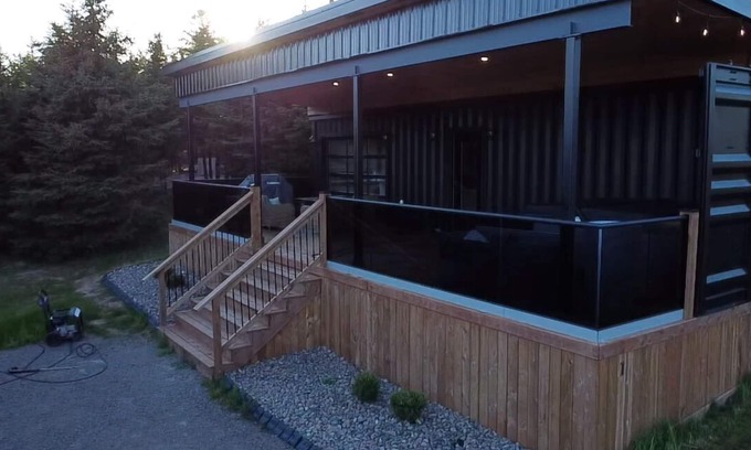 New Glasgow Cottage | The Woodlot Cabin # 1(Coyote Den) Hot tub , cold plunge close to Cavendish
