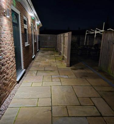 Wisbech Hotel | The Woodmans Cottage