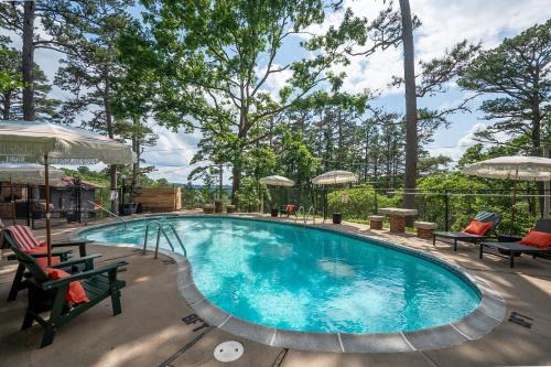 Eureka Springs Hotel | The Woodsman Lodge