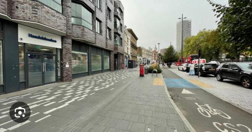 Stratford and New Town House | The XL modern retreat