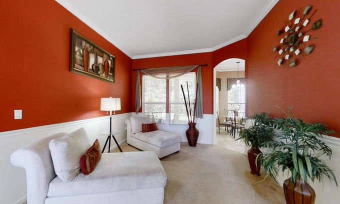 Jacksonville House | The Yellow Hibiscus