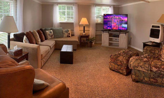 Berlin Apartment | The Yoder’s on Somerset: Sleeps 1-6.