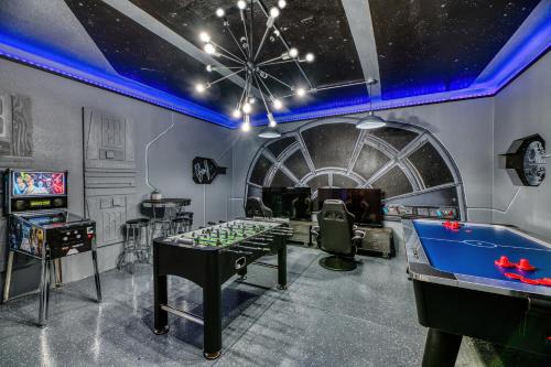 Four Corners Villa | Themed 9 br pool villa 8 miles from Disney - Free BBQ, Pool Heat,Resort Facilities