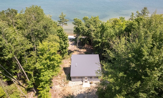Manistique House | Thimbleberry Cottage: Golden Leaves & Cozy Evenings – A Fall Escape to Remember