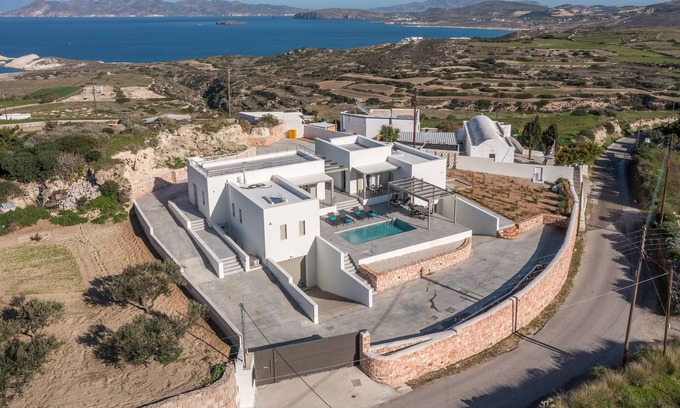 Milos Villa | Thiopetra villa Pozzolana