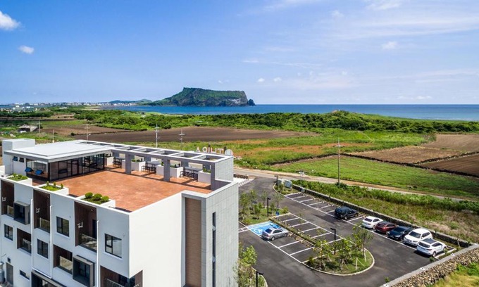 Seongsan Hotel | Thira Hotel