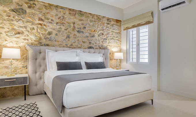 Anafiotika Apartment | THIRAMENOUS RESIDENCE - FIVOS SUITE