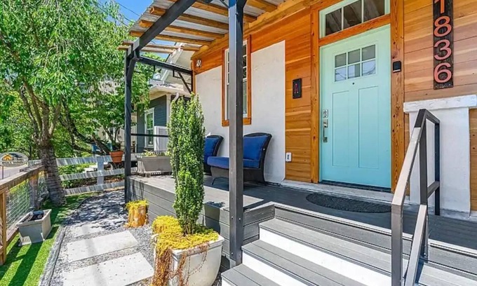 Lake Claire Apartment | This apartment is a 1 bedroom(s), 1 bathrooms, located in Atlanta, GA.