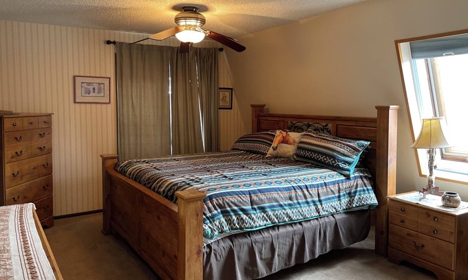 Beulah House | This Beautiful Secluded home; mountain views and over 3 acres; Park/Coffee Shop