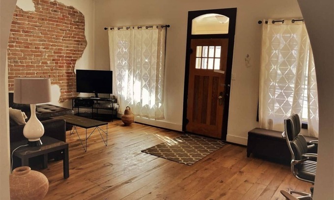 Salida House | This bungalow is a 2 bedroom(s), 1 bathrooms, located in Salida, CO.