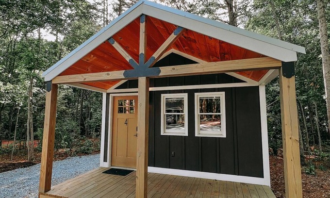 Hartwell RV Rental | This campground is a 0 bedroom(s), 1 bathrooms, located in Hartwell, GA.