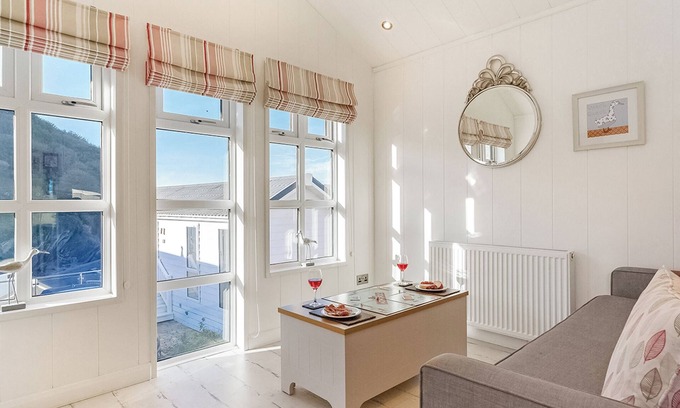 Hele Ski Chalet | This chic country style beach hut is ideal for a romantic escape by the sea.
