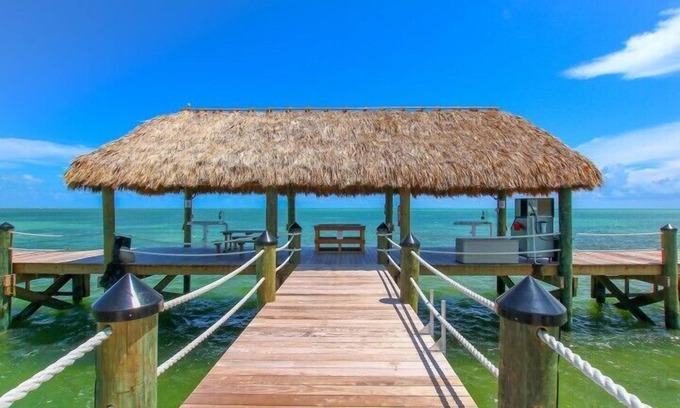 Islamorada Condo | This condo is located in one of Islamorada's most prestigious condo complexes.