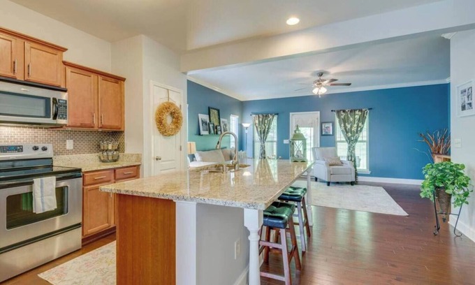 West Meade Condo | This condominium is a 2 bedroom(s), 2.5 bathrooms, located in Nashville, TN.