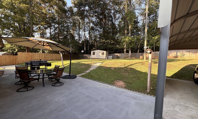 Newnan House | This cozy 3-bedroom home is located near Historic Downtown Newnan.