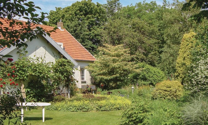 Groede House | This cozy cottage is located on a plot of 13000 square meters.