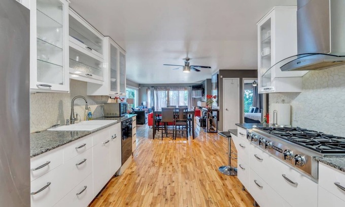 Downtown Salt Lake City Apartment | This duplex is a 8 bedroom(s), 4 bathrooms, located in Salt Lake City, UT.