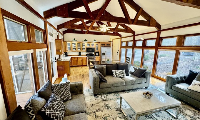 Hartwell House | This gorgeous lakefront home with beautiful seasonal views
