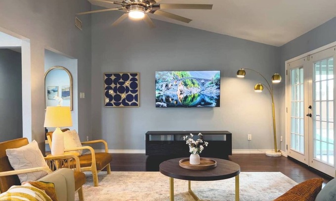 Plano House | This house is a 3 bedroom(s), 2 bathrooms, located in Plano, TX.