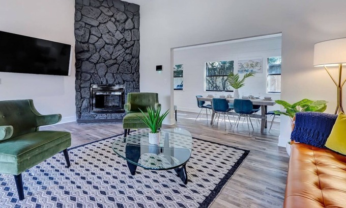 Jacksonville House | This house is a 3 bedroom(s), 2 bathrooms, located in Jacksonville, FL.