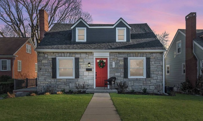 Lexington House | This house is a 4 bedroom(s), 3 bathrooms, located in Lexington, KY.