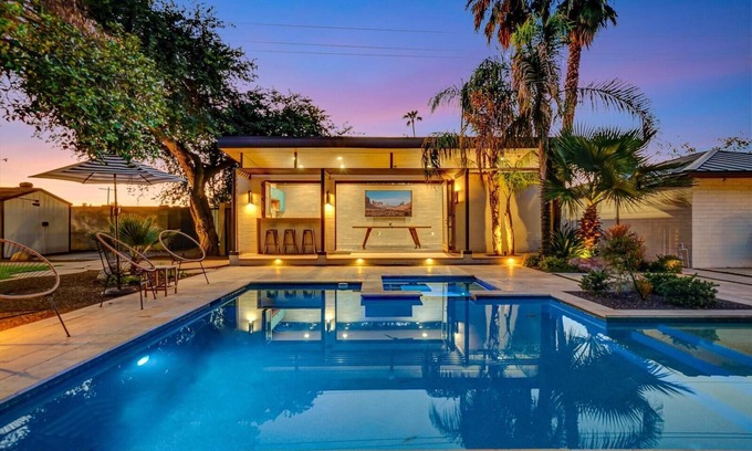 University Estates House | This house is a 4 bedroom(s), 4 bathrooms, located in Tempe, AZ.