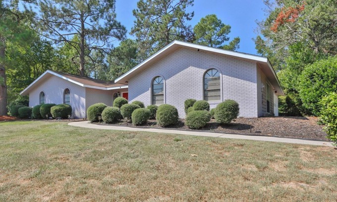 Warner Robins House | This house is a 4 bedroom(s), 2 bathrooms, located in Warner Robins, GA.
