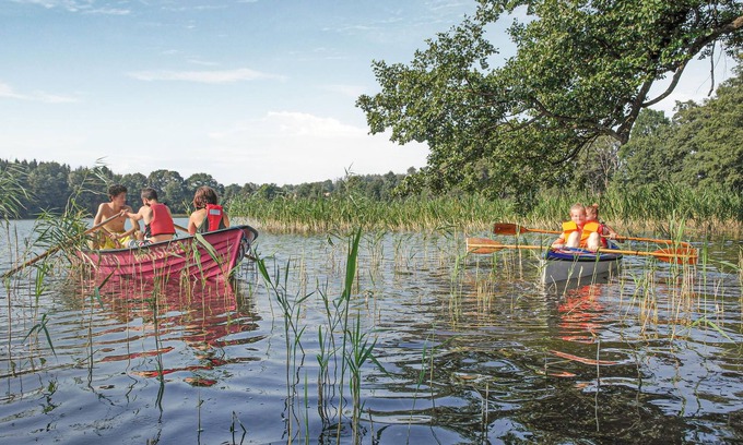Milakowo House | This large cottage is located on an enclosed natural plot on the water (Noter Duzy lake) in Janowo.