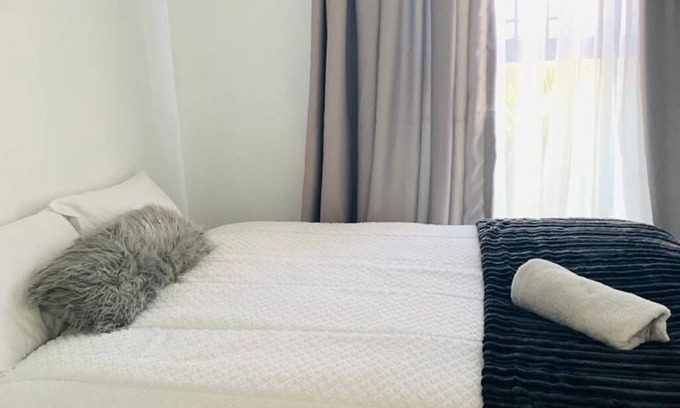 Bloubergstrand Apartment | This lovely self contained 3 bedroom apartment is 5 minutes from the beach!