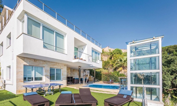 Sant Cebria de Vallalta House | This luxury designer holiday villa is located in the well-kept urbanization "Vistamar" in Sant Cebri