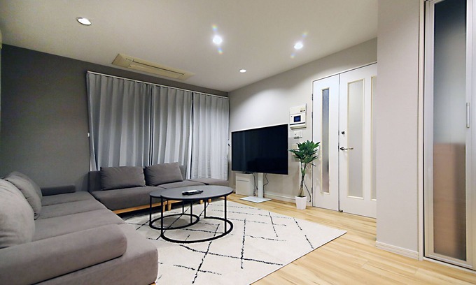 Okubo House | This luxury residence is located in Shin-Okubo, Shinjuku-ku. Accommodates up to 8 people. The home has a full set kitchen and spacious living room.