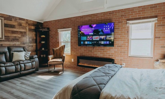 Paradise Apartment | This newly renovated studio apartment is located off of Lincoln Highway in Paradise, making it an extremely central location for Lancaster County attractions. The unique decor and architecture gives it a one of a kind vibe.