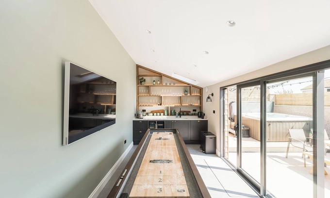 Rhosneigr House | This recently renovated coastal oasis combines contemporary comfort with beach-chic style