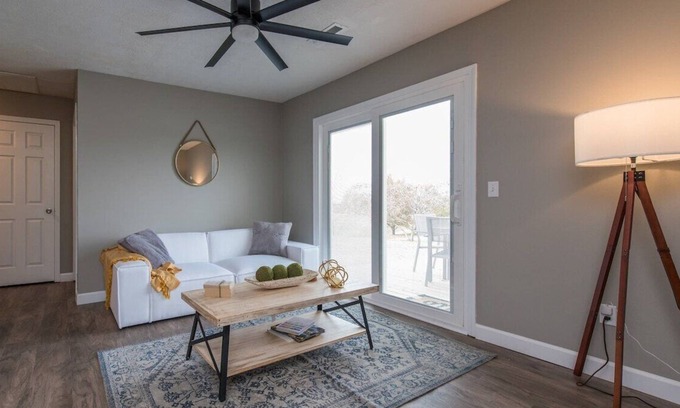 Harrodsburg Apartment | This serviced apartment is a 2 bedroom(s), 2 bathrooms, located in Harrodsburg, KY.