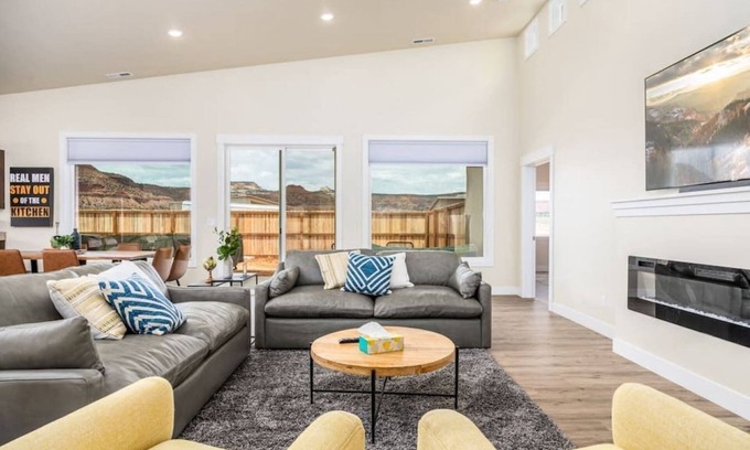 Kanab House | Thistle Retreat l Private Hot Tub I Pool I Views