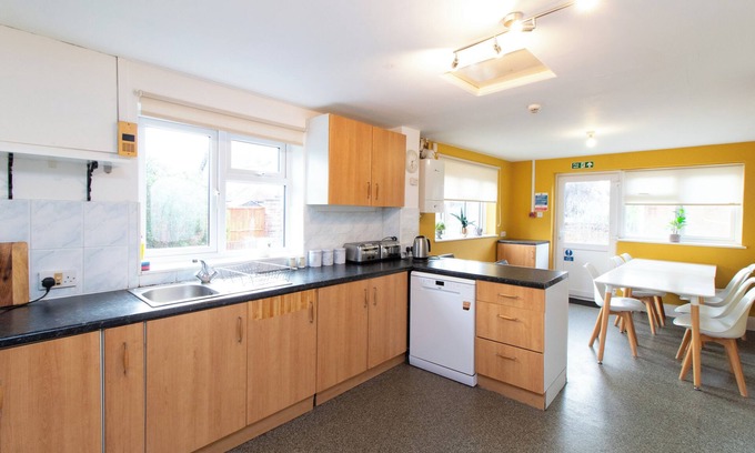 Shirley House | Thornbury Guest House Room 2