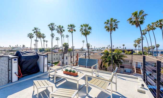Ocean Beach House | Thoroughly Clean & Highly Discounted @ the Beach