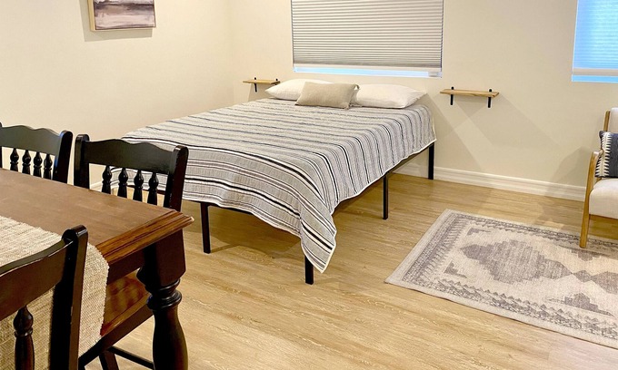 Thousand Oaks Cottage | Thousand Oaks Studio Guest Cottage